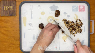 鸡肉香菇焖饭丨孩子再也不挑食妈妈心里乐滋滋!的做法步骤：3