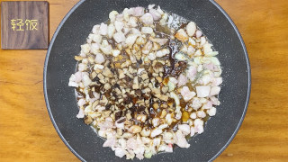 鸡肉香菇焖饭丨孩子再也不挑食妈妈心里乐滋滋!的做法步骤：5