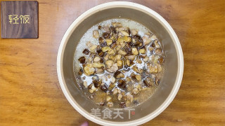鸡肉香菇焖饭丨孩子再也不挑食妈妈心里乐滋滋!的做法步骤：6