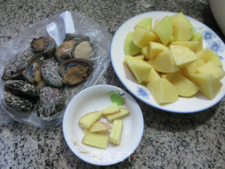 土豆烧鲍鱼的做法步骤：1