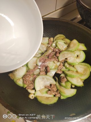 葫芦瓜炒肉丝的做法步骤：5