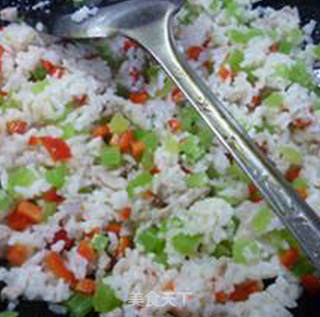 瘦肉红椒莴笋炒饭的做法步骤：12