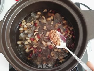 银耳花生红枣汤的做法步骤：6