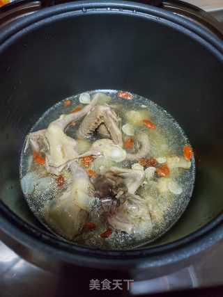 天麻西洋参煲乳鸽汤的做法步骤：5