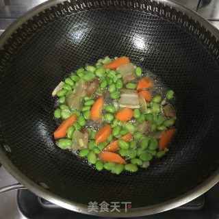 毛豆木耳烧豆腐的做法步骤：2