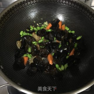 毛豆木耳烧豆腐的做法步骤：3