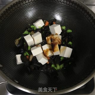毛豆木耳烧豆腐的做法步骤：4