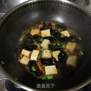 毛豆木耳烧豆腐的做法步骤：5