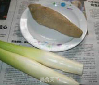 韭菜茭白炒面筋的做法步骤：1