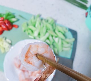 虾仁炒芹菜的做法步骤：4