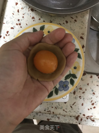 广式月饼的做法步骤：8