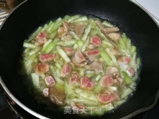丝瓜卤蛋肉片汤的做法步骤：4