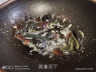 丝瓜肉末皮蛋汤的做法步骤：3