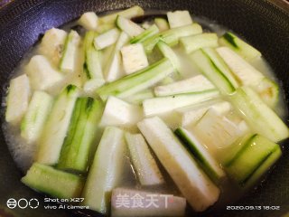 丝瓜肉末皮蛋汤的做法步骤：4