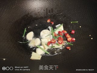 香菇木耳烧鸡肉的做法步骤：4