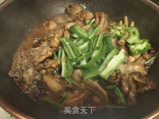 香菇木耳烧鸡肉的做法步骤：10