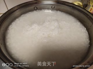 皮蛋萝卜干瘦肉粥的做法步骤：3