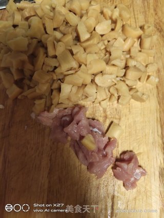 皮蛋萝卜干瘦肉粥的做法步骤：4