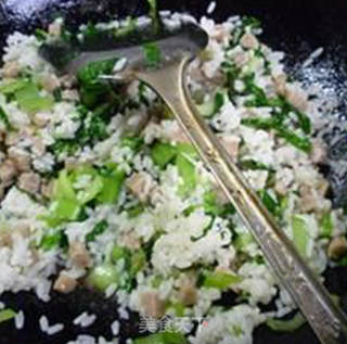 青菜贡丸鸡蛋炒饭的做法步骤：10
