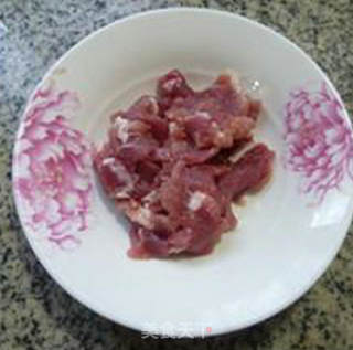 韭菜芽瘦肉炒荷兰豆的做法步骤：2