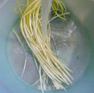 韭菜芽瘦肉炒荷兰豆的做法步骤：4