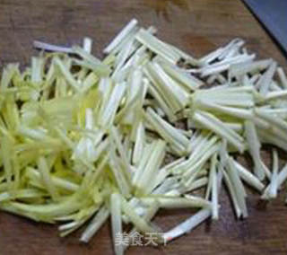 韭菜芽瘦肉炒荷兰豆的做法步骤：5