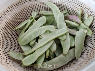 眉豆角炒辣椒的做法步骤：1