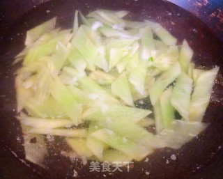 莴笋香菇炒牛肉片的做法步骤：2