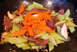 莴笋香菇炒牛肉片的做法步骤：10