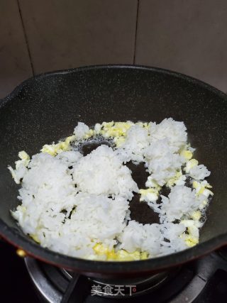 鳗鱼蛋炒饭的做法步骤：4