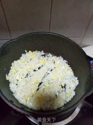 鳗鱼蛋炒饭的做法步骤：5