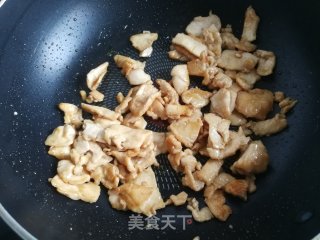 黄瓜炒鸡肉的做法步骤：3