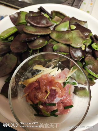 肉丝炒扁豆的做法步骤：2