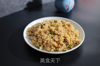 萝卜干蒜薹肉丝炒饭的做法步骤：1