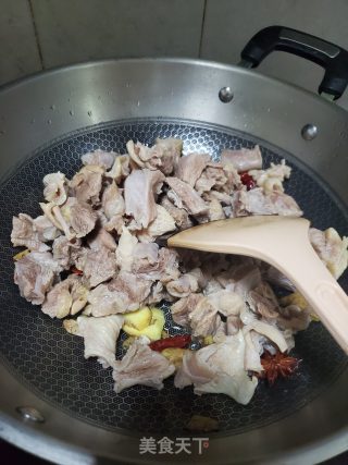 黄豆酱焖牛腩的做法步骤：5