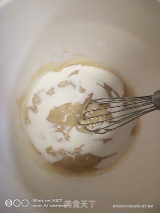 咸蛋黄戚风蛋糕的做法步骤：3