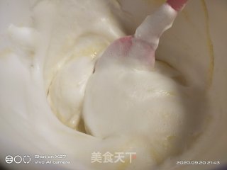咸蛋黄戚风蛋糕的做法步骤：7
