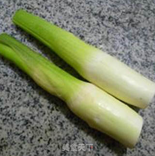 板栗茭白鸡块的做法步骤：1