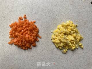 胡萝卜玉米虾饼的做法步骤：2
