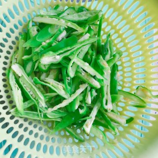 青椒炒肉丝的做法步骤：3