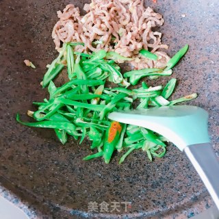 青椒炒肉丝的做法步骤：10