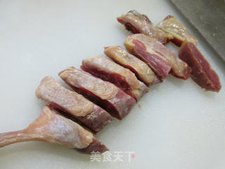 腊鸭腿煮豇豆的做法步骤：2
