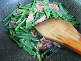 腊鸭腿煮豇豆的做法步骤：7