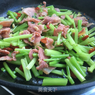 宣威火腿炒香芹的做法步骤：11