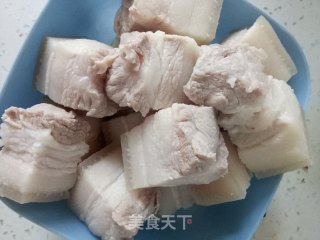 红烧肉炖鸡蛋的做法步骤：1