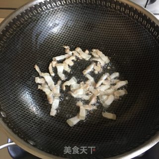 红薯杆子炒肉的做法步骤：2