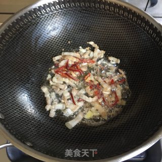 红薯杆子炒肉的做法步骤：3