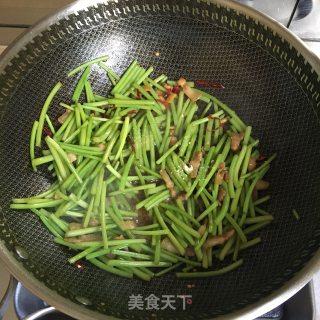 红薯杆子炒肉的做法步骤：7