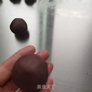蛋黄酥的做法步骤：11