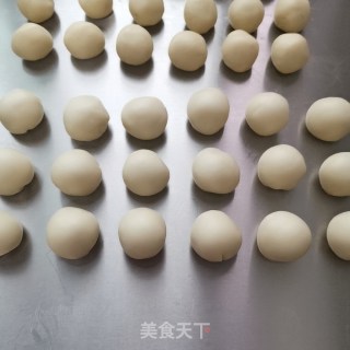 蛋黄酥的做法步骤：13